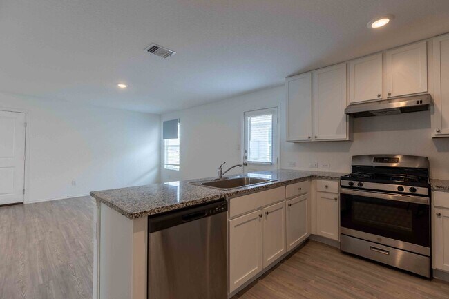 Building Photo - 6562 Runaway Row