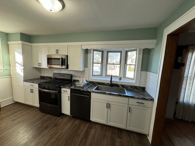 Primary Photo - Updated 2bd/2ba Central Dav with Bonus rooms