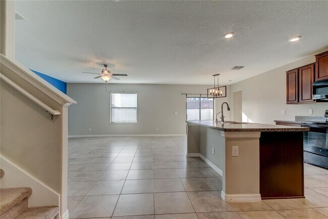 Building Photo - 9648 Sage Creek Dr