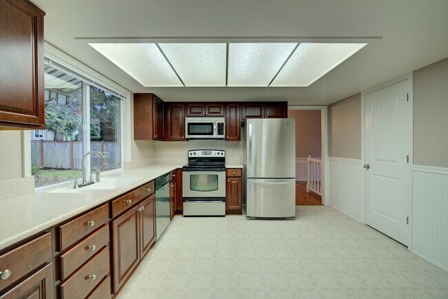 Building Photo - 16611 NE 48th Ct