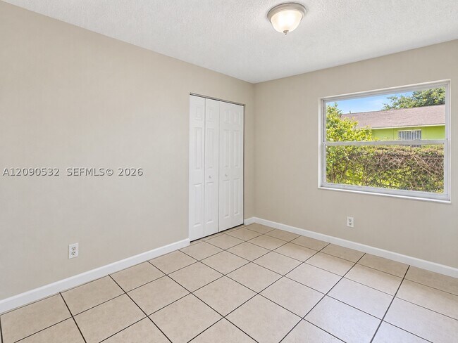 Building Photo - 10132 W Indigo St