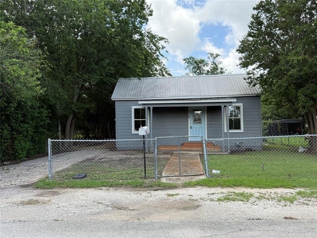Building Photo - 718 Pear St