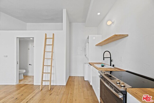 Building Photo - 1341 Lilac Terrace