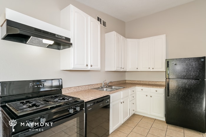 Building Photo - 3145 Kingsley Dr