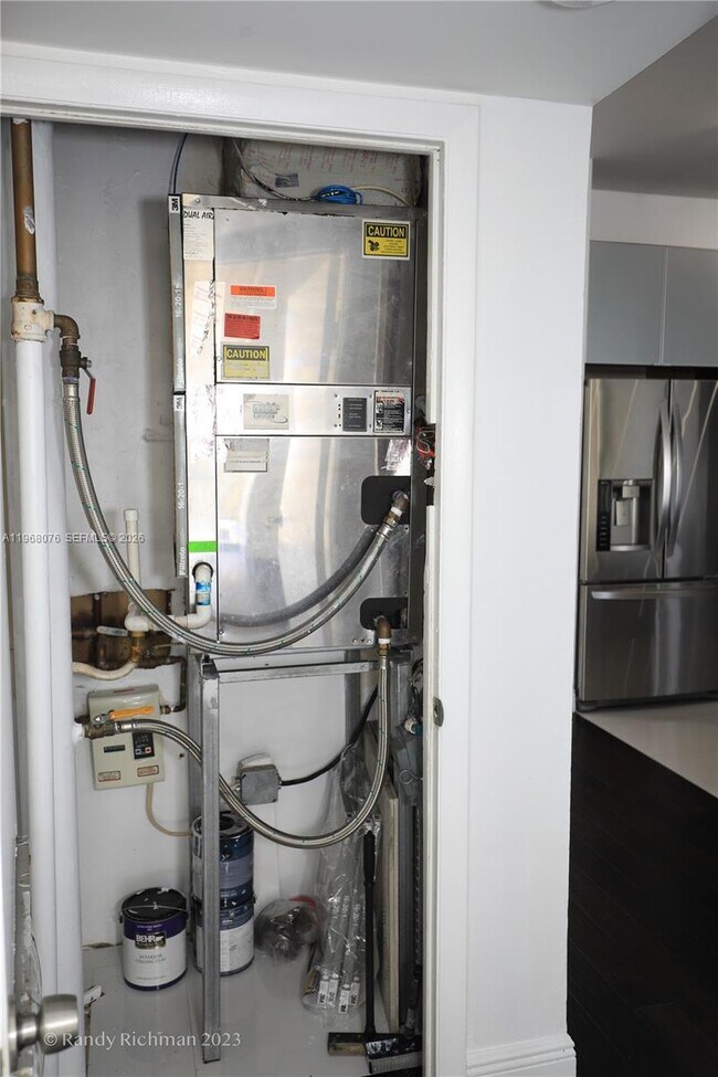 Building Photo - 600 NE 36th St