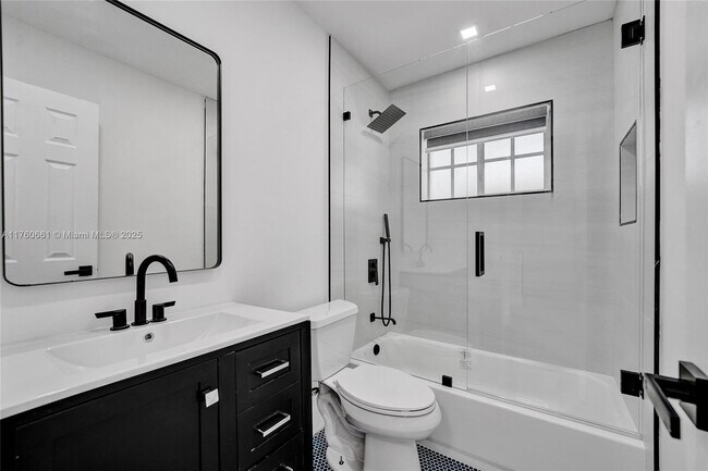Building Photo - 2101 N 15th Ave
