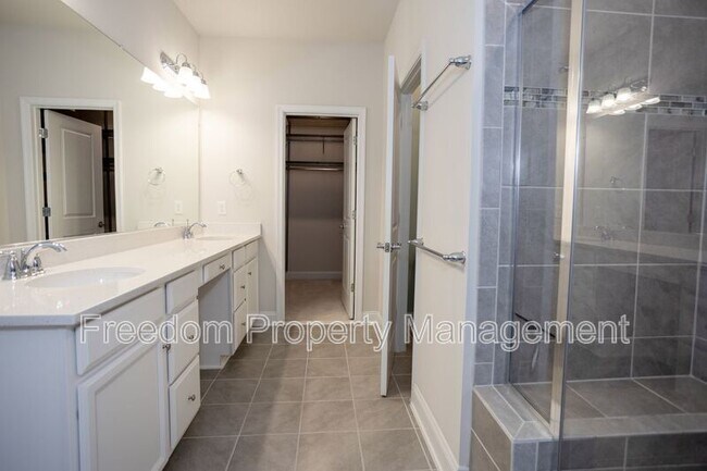 Building Photo - 17137 Branched Oak Rd