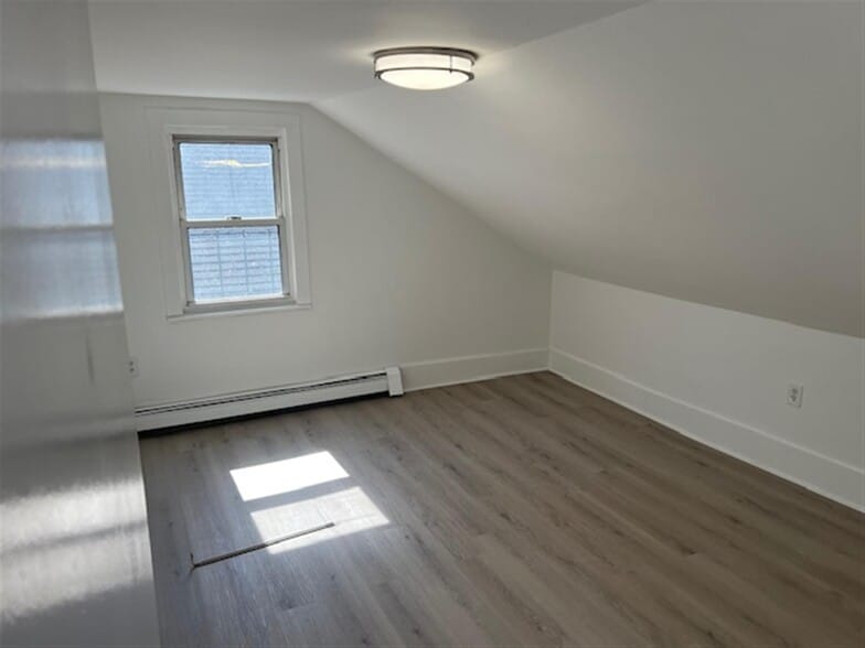 Building Photo - 8 6th St