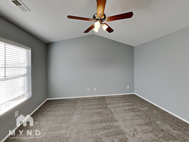 Building Photo - 918 Willow Wind Dr