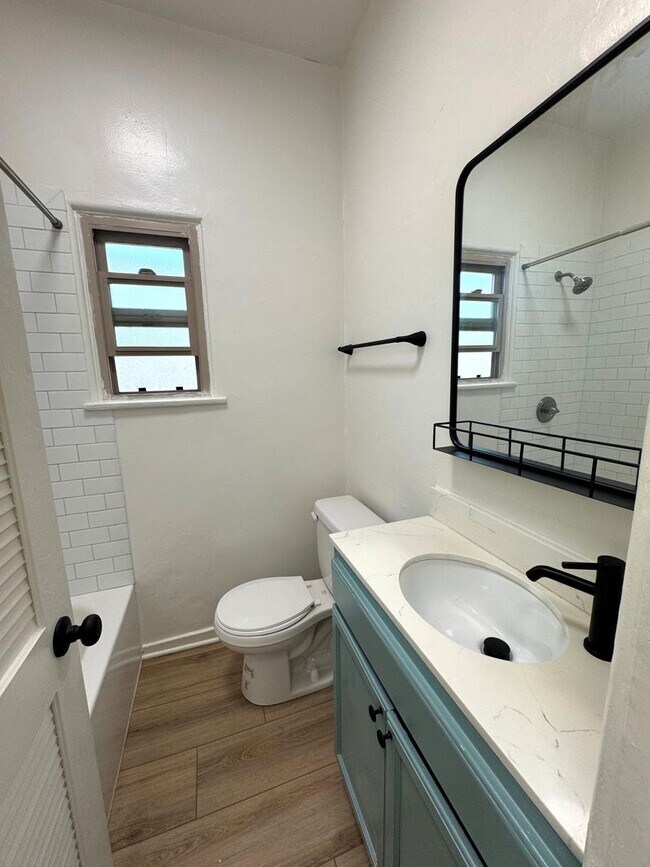 Building Photo - Remodeled Pierpont Beach Apartment