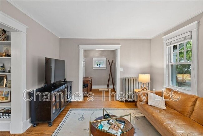 Building Photo - 23 E Walnut St