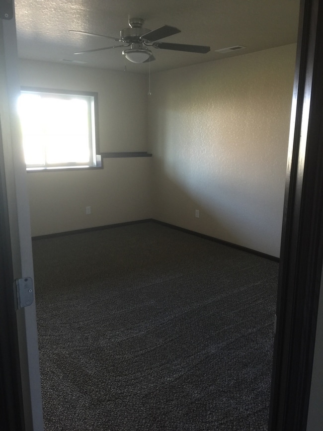 Building Photo - Quality Built Twinhome North Bismarck 2Bedroom 1 1/2 Bath SORRY NO PETS!!