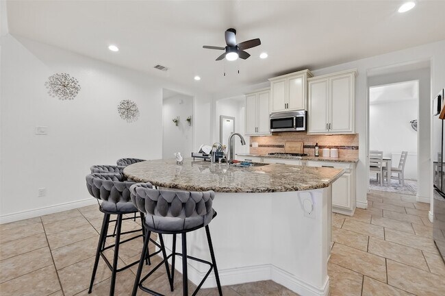 Building Photo - 6515 Sterling Shores Ln