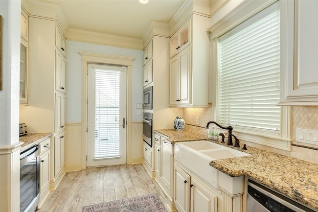 Building Photo - 6 Criolla Ct