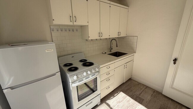 Building Photo - 631 O'Farrell St