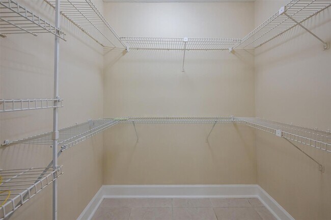Building Photo - 434 Lakeview Dr