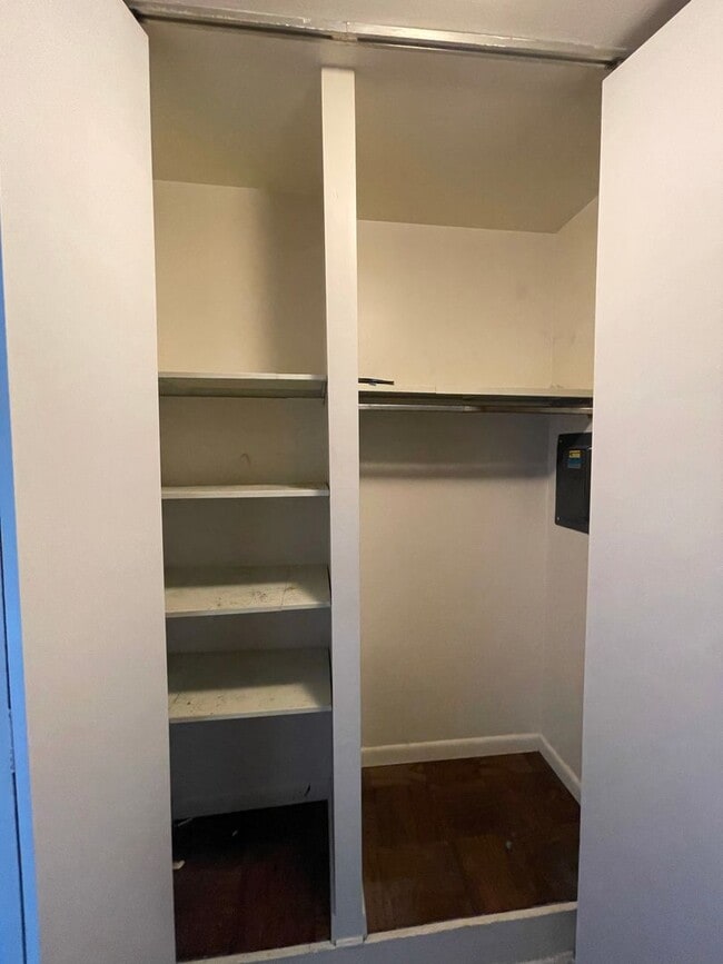 Building Photo - Fresh Updates! 1 Bed 1 Bath - Moon Twp