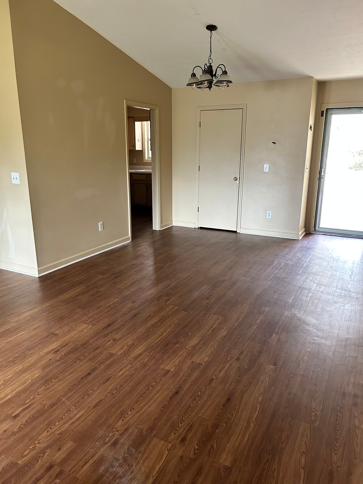 Building Photo - 1033 DeKalb St