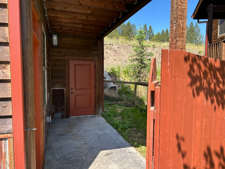 Building Photo - 6232-6233 Three Needles Ln