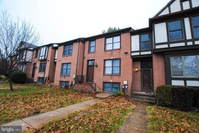 Building Photo - 20 Dickens Square