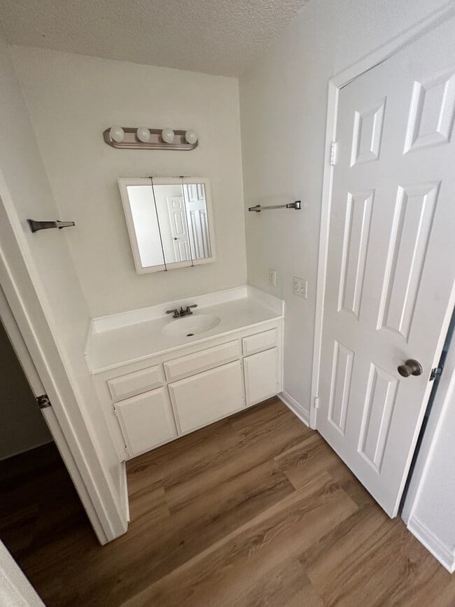 Building Photo - Newly Remodeled South Corona Family Home