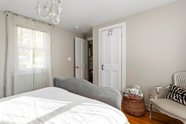 Building Photo - 10 Greenwood St