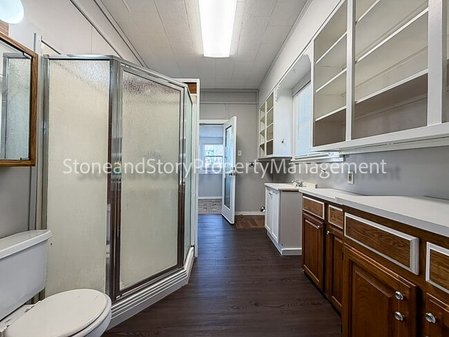 Building Photo - 3 bedroom 2 bath near Washburn University