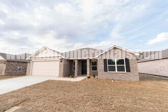Building Photo - Spacious Newer Home!