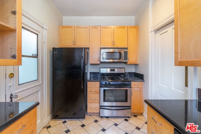 Building Photo - 1304 N Alta Vista Blvd