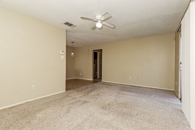 Building Photo - Amazing home ready to move in!