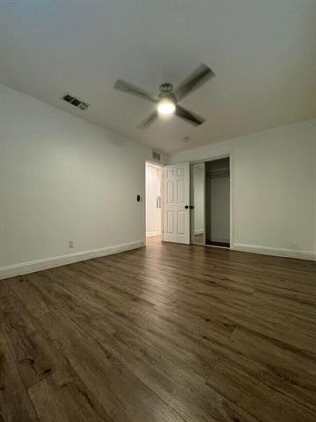 Building Photo - 9422 SW 51st St # 1-2, Cooper City, FL 33328