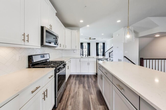 Building Photo - Luxurious on Lanham Hill - 3 + 3.5 Near New TH 3 bed + 3 Ba