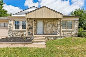 Building Photo - 3 bed, 1 bath home in Del City, OK