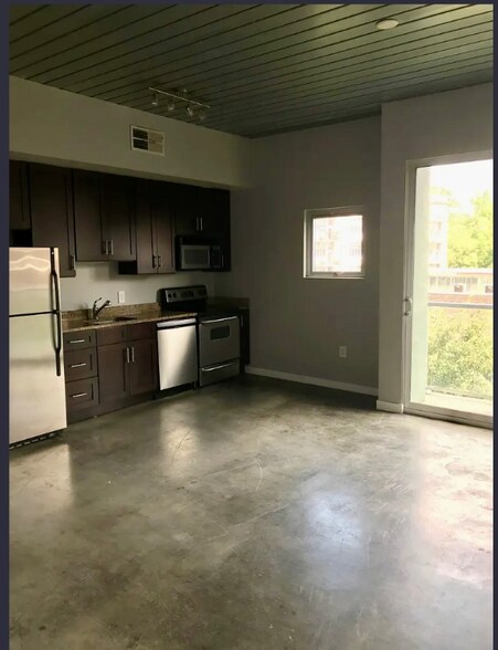 Primary Photo - 620 Glen Iris Dr NE