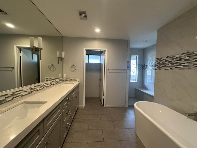 Building Photo - 4 Saturn Cir