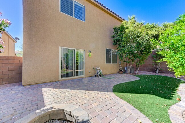 Building Photo - House For Rent! 4 beds, 3 baths Community ...