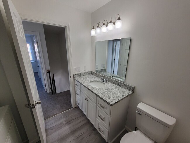 Building Photo - 1550 Fairfax Dr