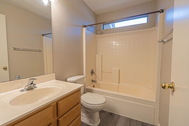 Building Photo - Lovely 3 bed/2.5 bath in Lindsay Ranch!