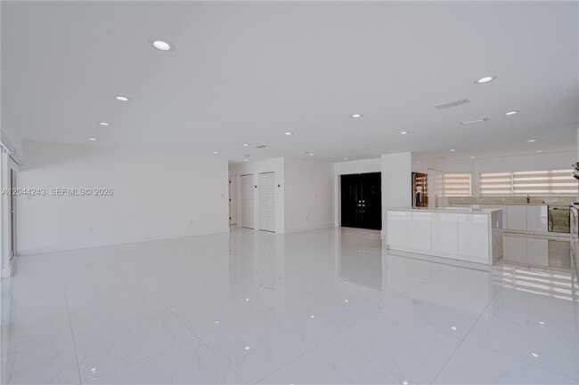 Building Photo - 773 Woodcrest Rd