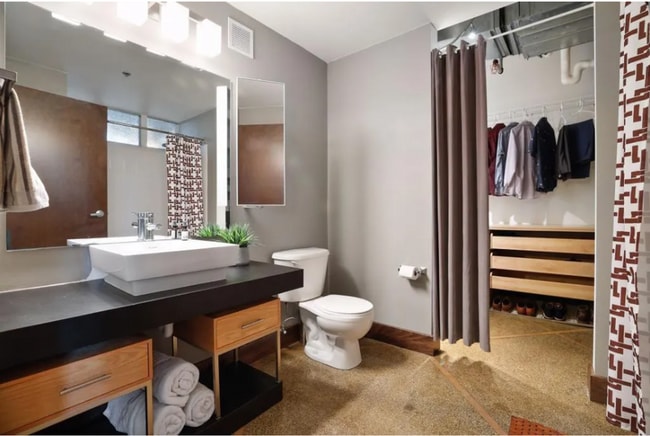 Building Photo - Historic Lowry Condo For Rent