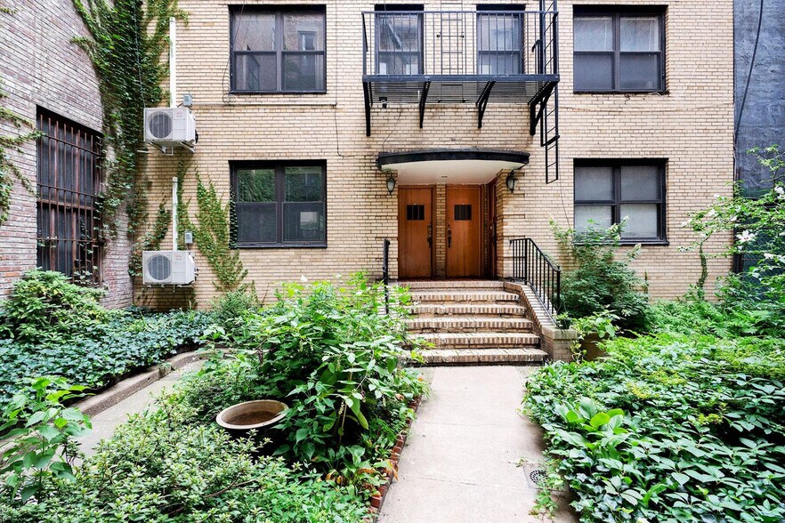 Building Photo - 346 W 17th St