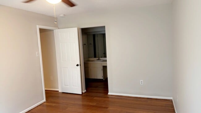 Building Photo - 153 Holland Park Cir