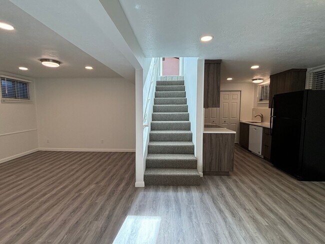 Building Photo - Upgraded Downstairs Duplex w/ Large Backyard!