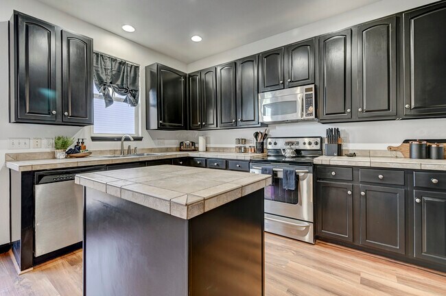 Building Photo - 313 E Las Animas St