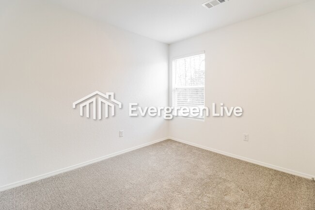 Building Photo - 167 Meadow Dr