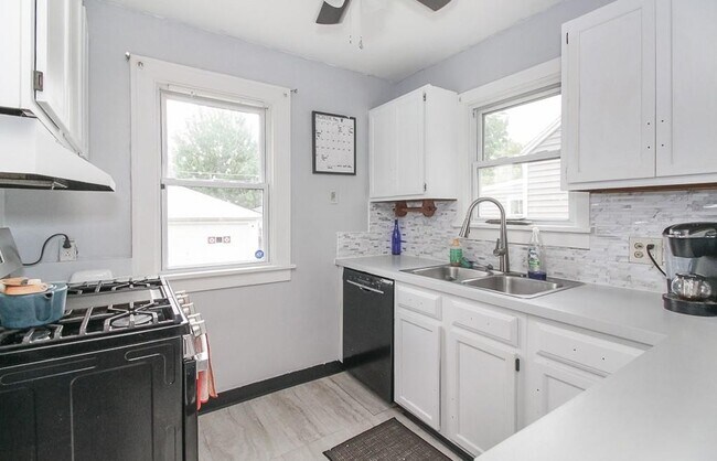 Building Photo - 4027 W 210th St