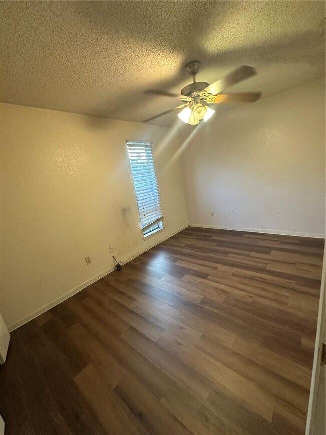 Building Photo - 11205 Selma Dr