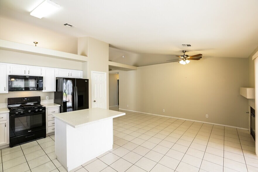 Building Photo - 5021 Drummond Rd