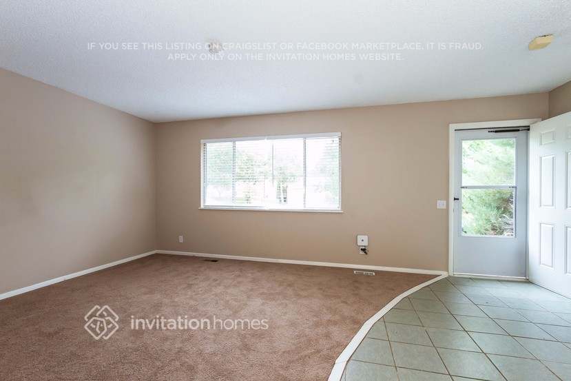 Building Photo - 13007 E Florida Dr