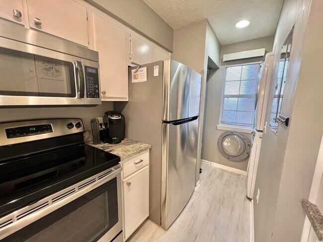 Building Photo - 628 Waterway Village Blvd